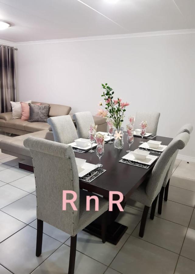 Rnr Crystal Lagoon Apartment Pretoria Bagian luar foto